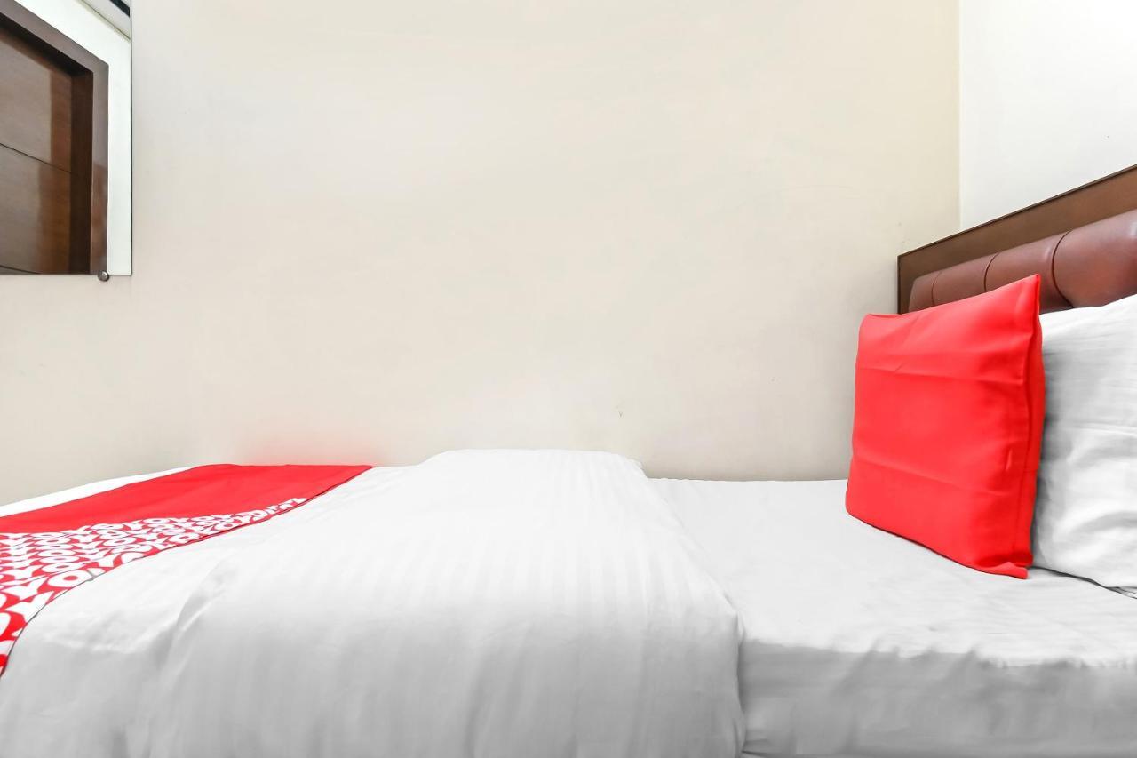 Oyo 49672 Hotel Galaxy Moradabad Exterior photo